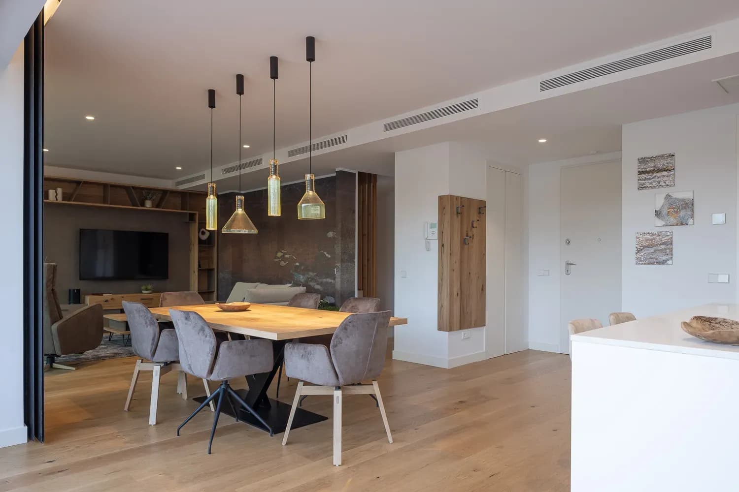 Maßgeschneiderte Innenarchitektur für modernes Wohnen in Steyr