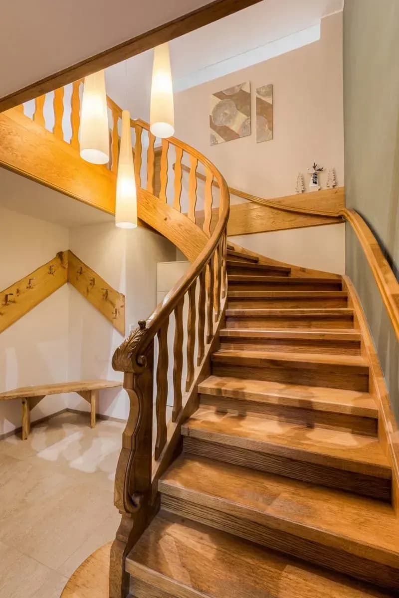 So gestalten Sie ein Zweifamilienhaus mit offenen Räumen